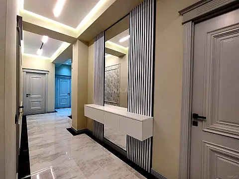 Satılır 4 otaqlı mənzil 133 m²