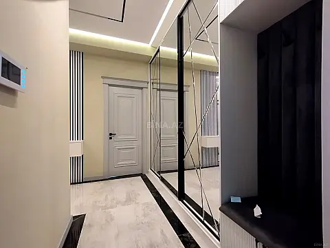 Satılır 4 otaqlı mənzil 133 m²