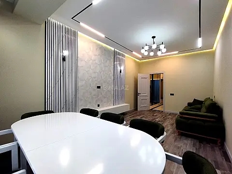 Satılır 4 otaqlı mənzil 133 m²
