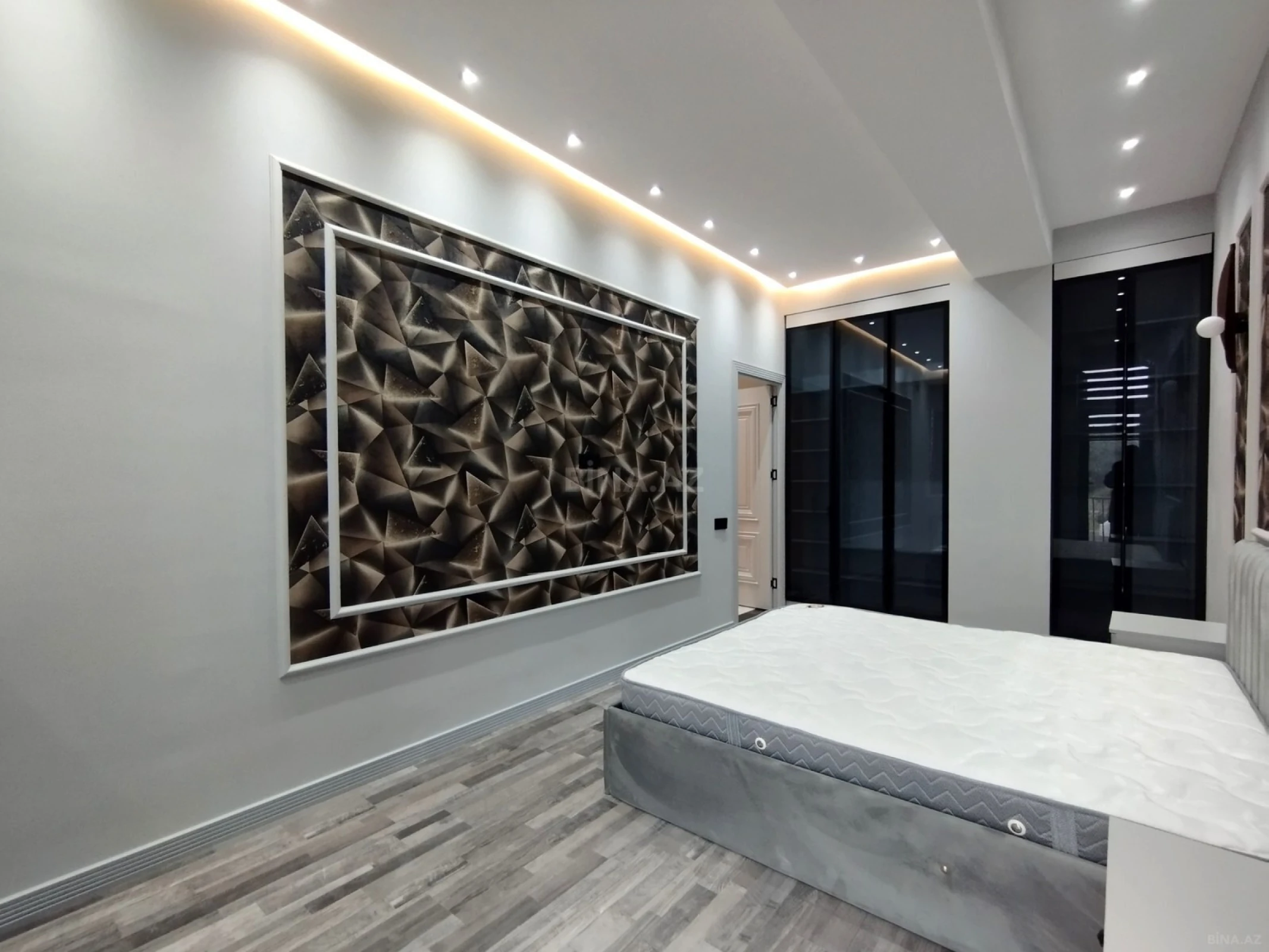 Satılır 4 otaqlı mənzil 133 m²