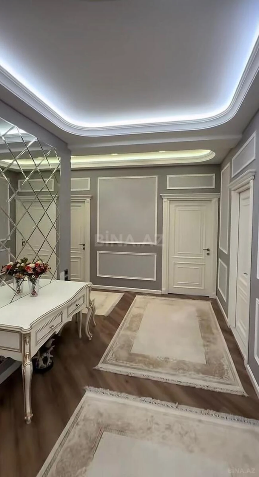 Satılır 4 otaqlı mənzil 181 m²