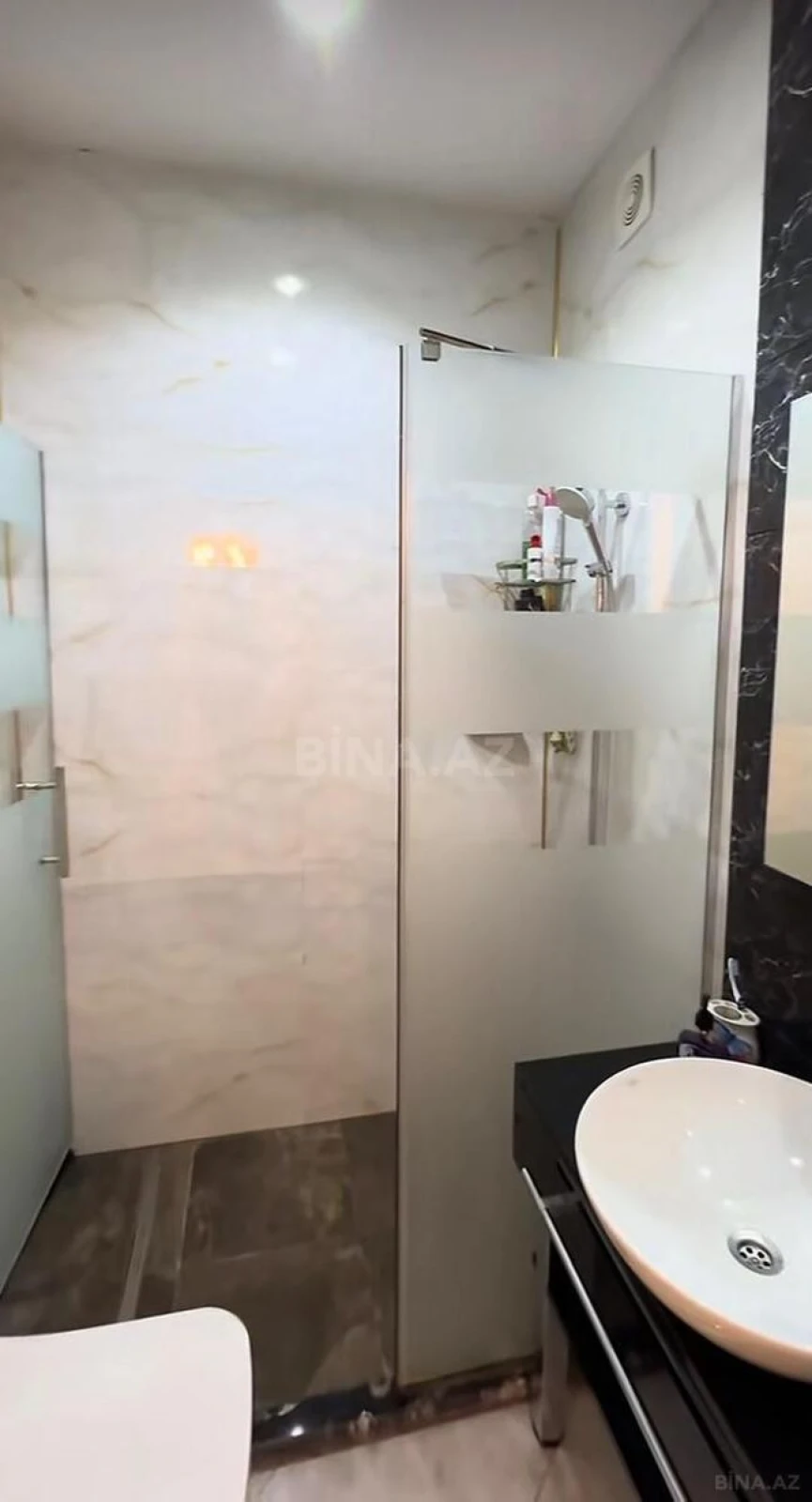 Satılır 4 otaqlı mənzil 181 m²