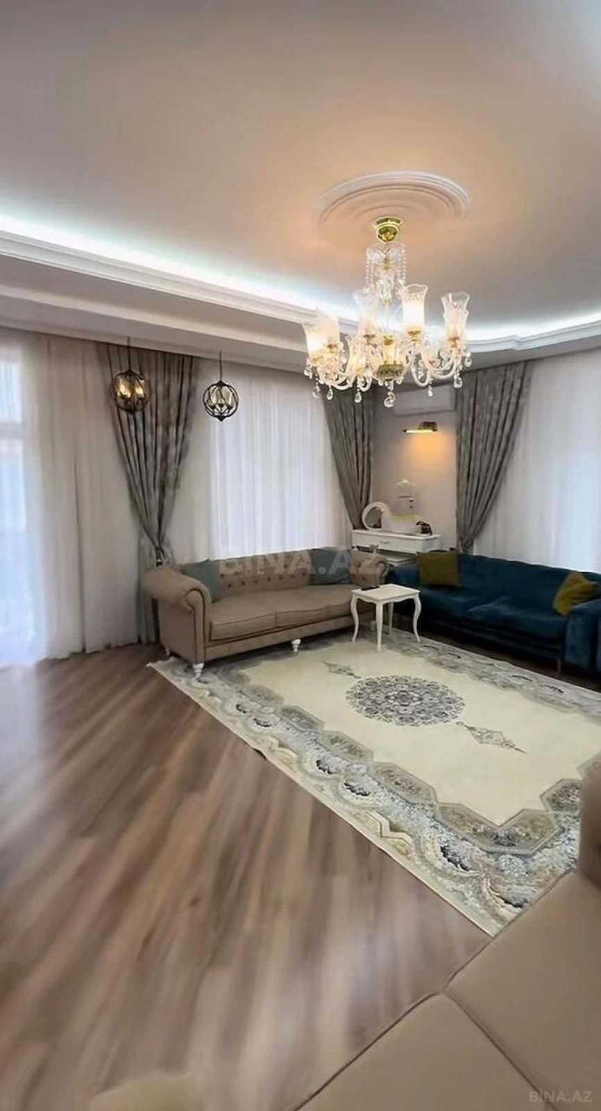 Satılır 4 otaqlı mənzil 181 m²