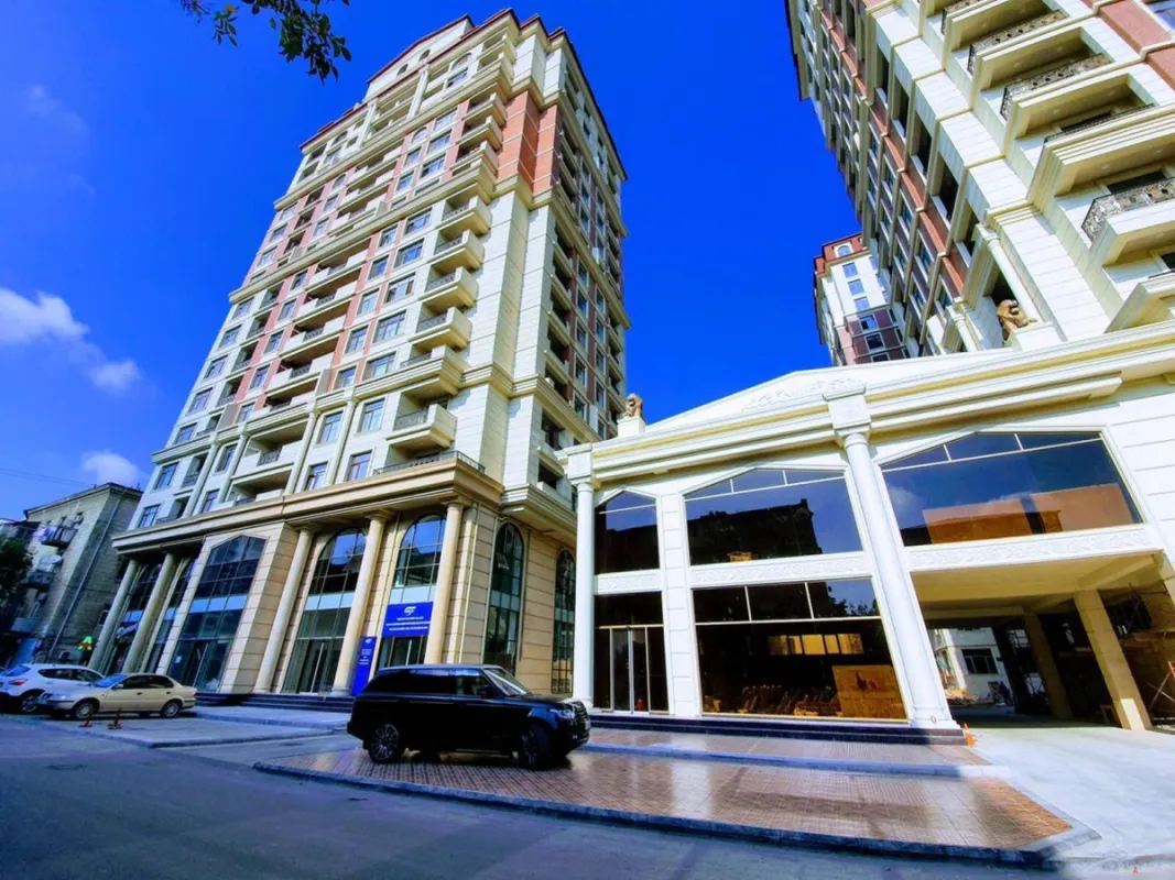 Satılır 4 otaqlı mənzil 181 m²