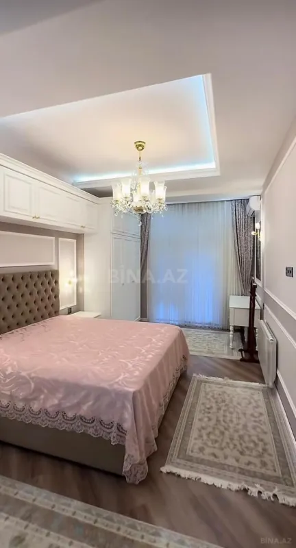Satılır 4 otaqlı mənzil 181 m²