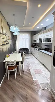 Satılır 4 otaqlı mənzil 181 m²