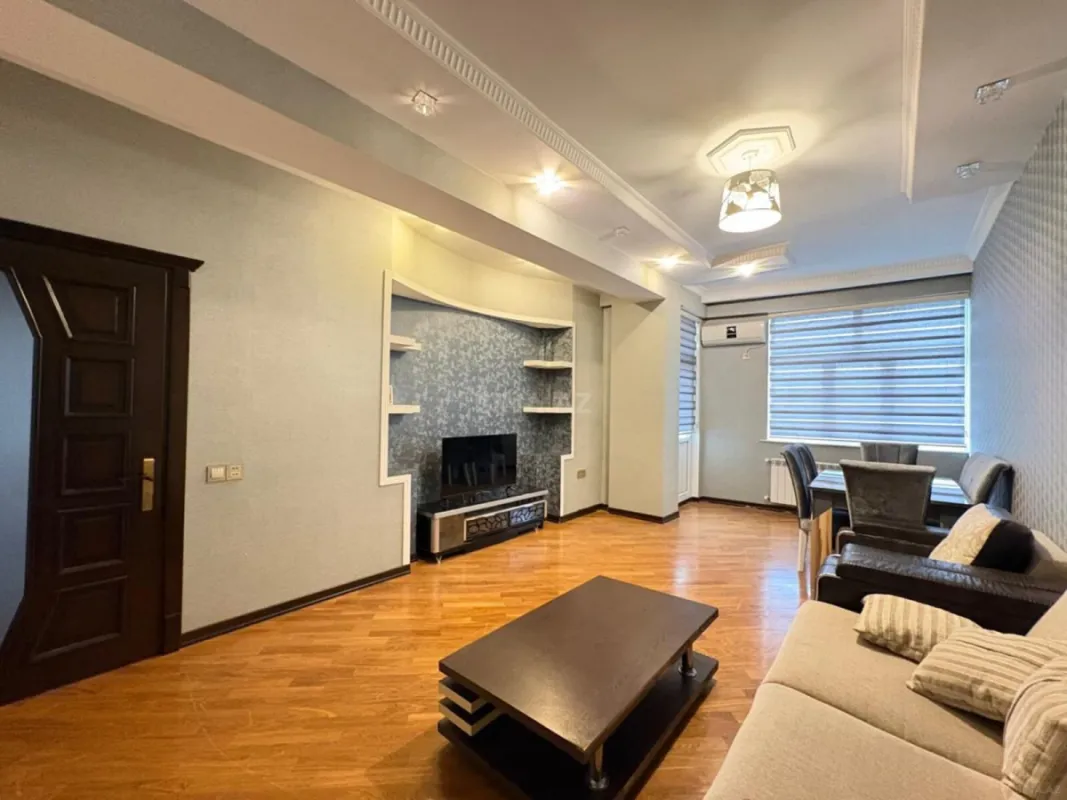 Kirayə verilir 2 otaqlı mənzil 85 m²