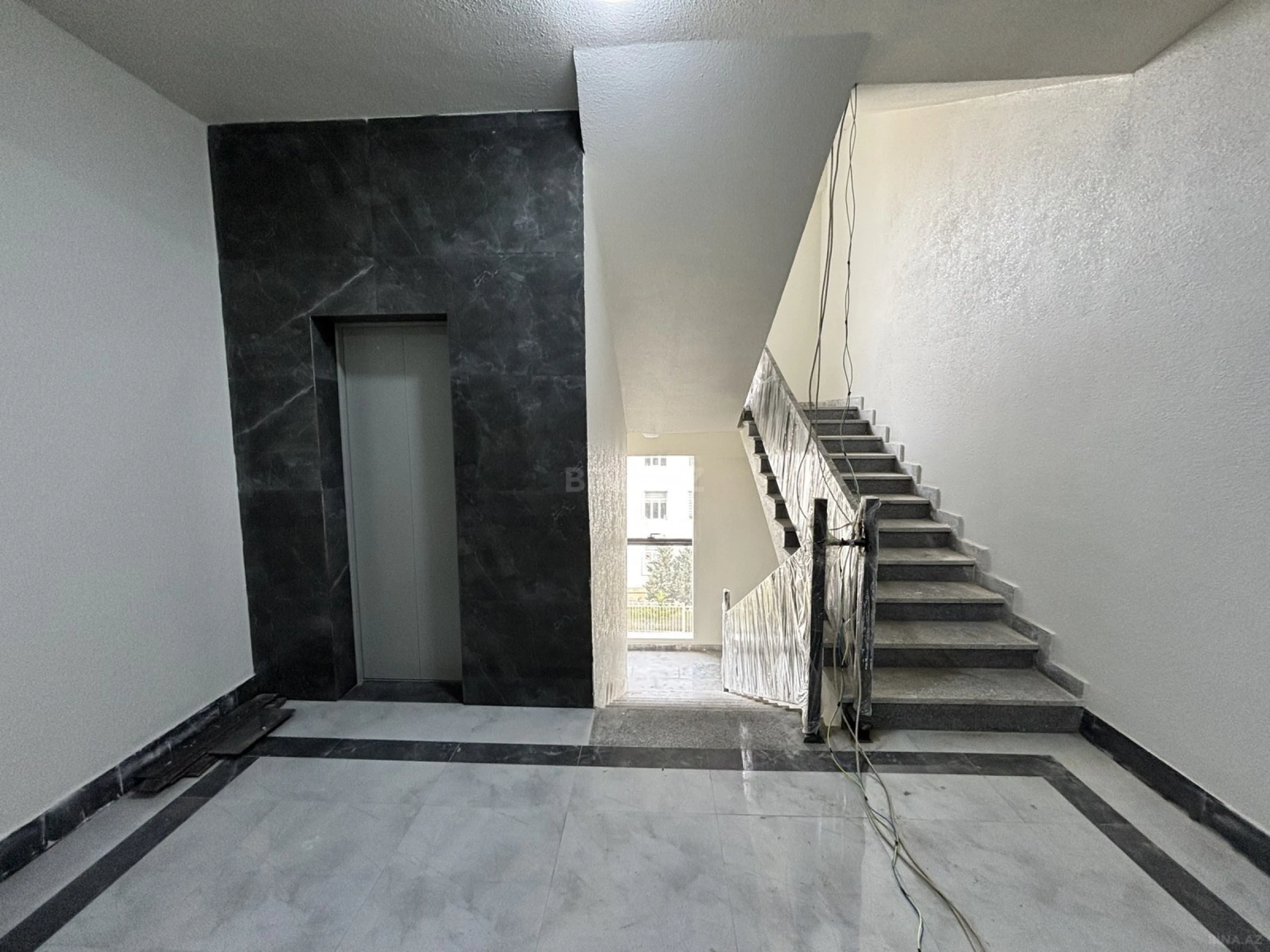 Satılır 1 otaqlı mənzil 61.5 m²