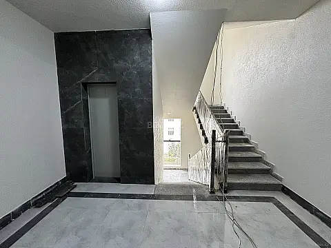Satılır 1 otaqlı mənzil 61.5 m²