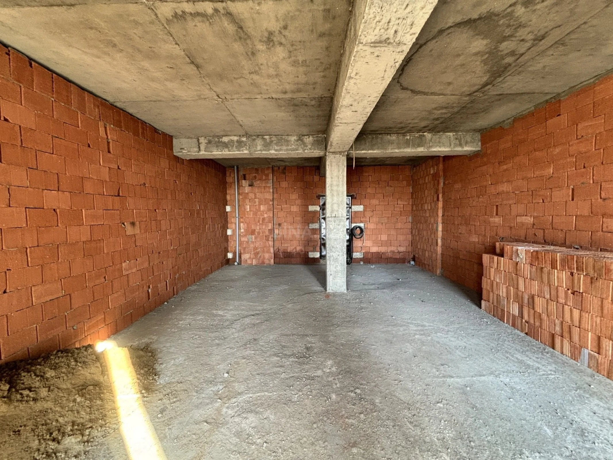 Satılır 1 otaqlı mənzil 61.5 m²