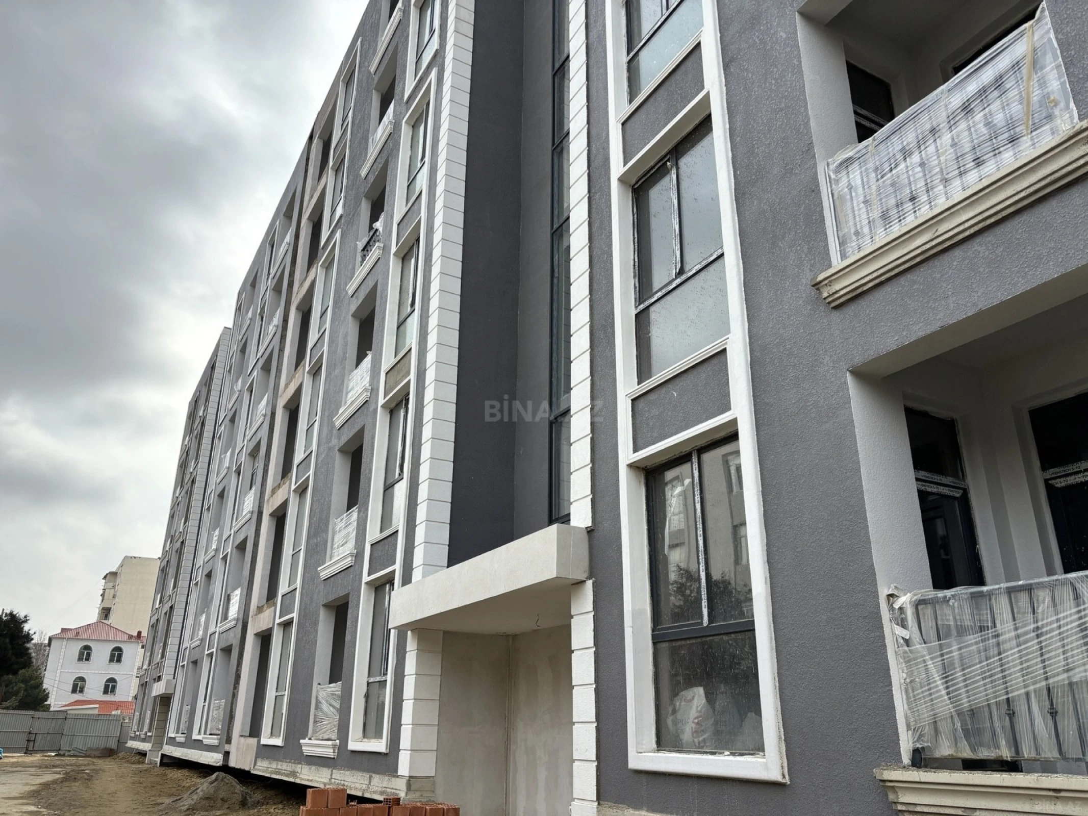 Satılır 1 otaqlı mənzil 61.5 m²