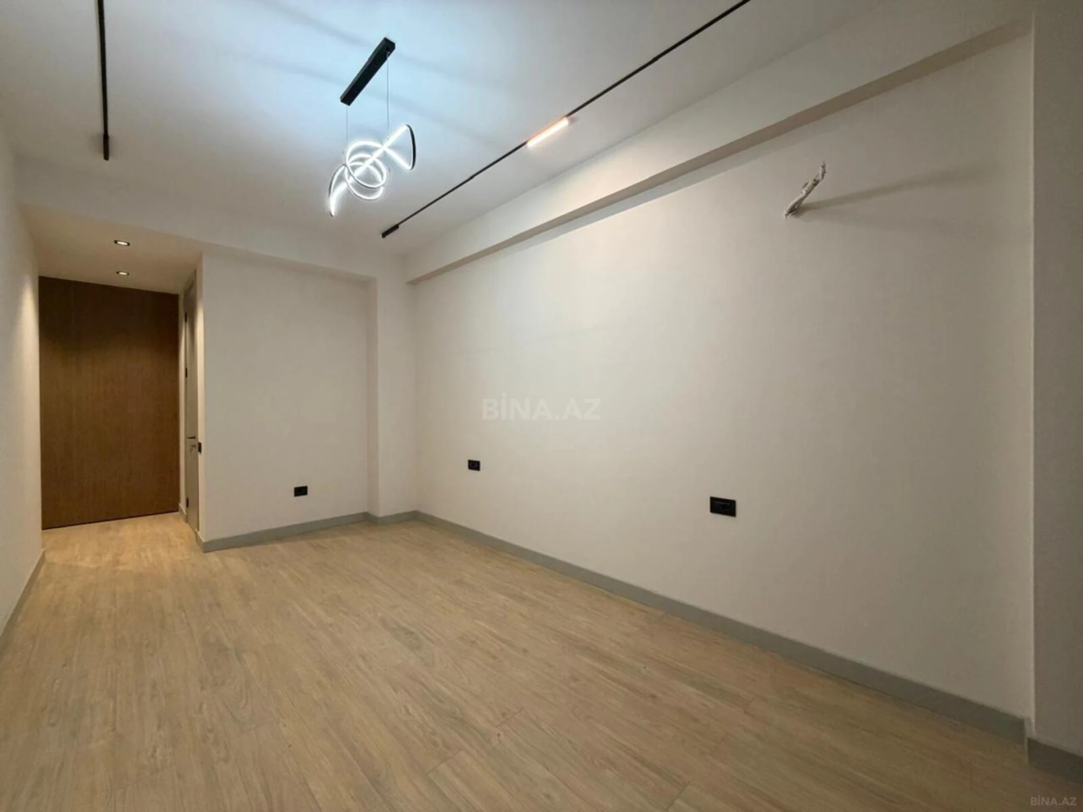 Satılır 3 otaqlı mənzil 140 m²