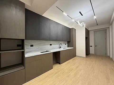Satılır 3 otaqlı mənzil 140 m²