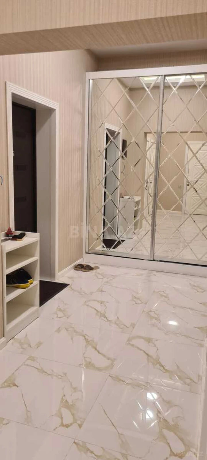 Kirayə verilir 2 otaqlı mənzil 80 m²