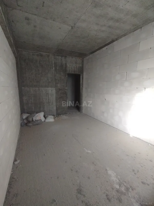 Satılır 4 otaqlı mənzil 145 m²