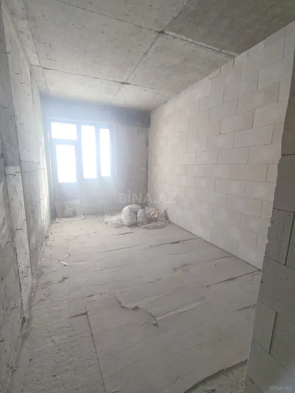 Satılır 4 otaqlı mənzil 145 m²