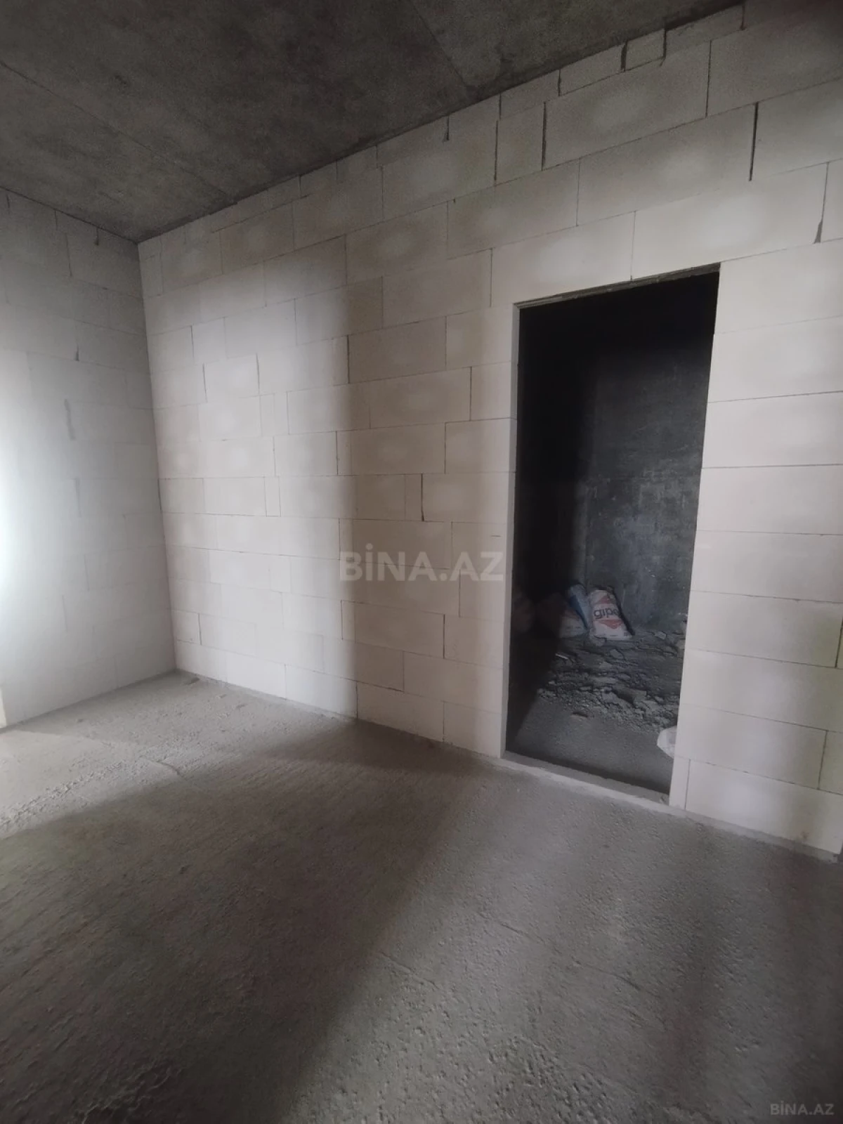 Satılır 4 otaqlı mənzil 145 m²