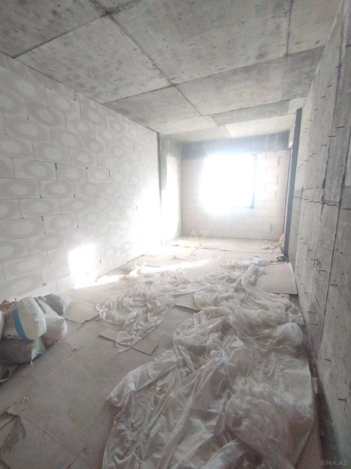 Satılır 4 otaqlı mənzil 145 m²