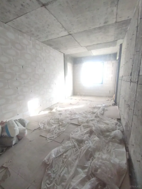 Satılır 4 otaqlı mənzil 145 m²