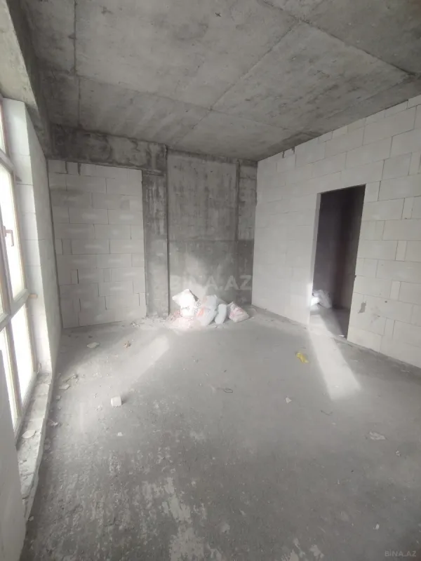 Satılır 4 otaqlı mənzil 145 m²