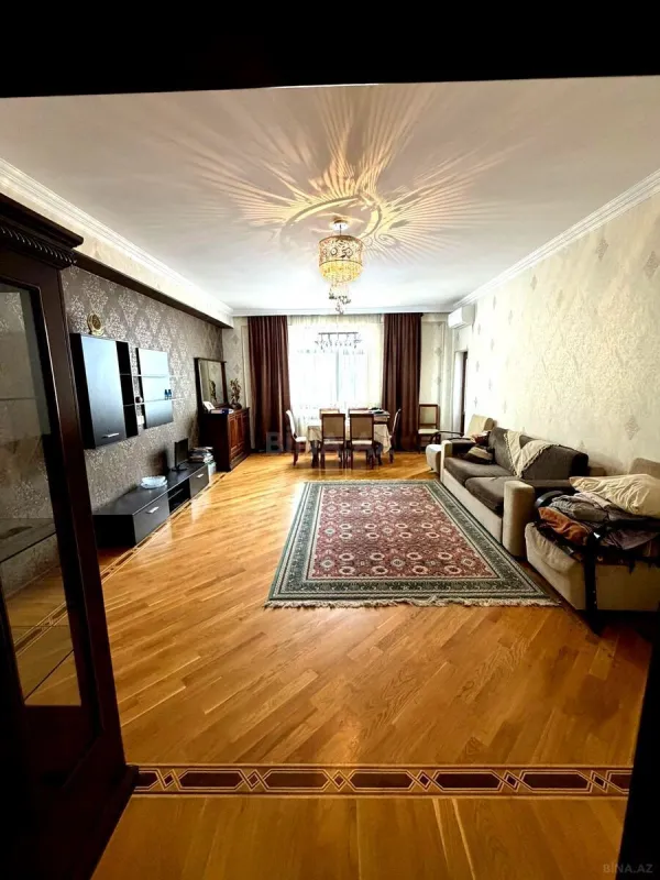 Satılır 3 otaqlı mənzil 134 m²