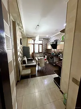 Satılır 3 otaqlı mənzil 134 m²