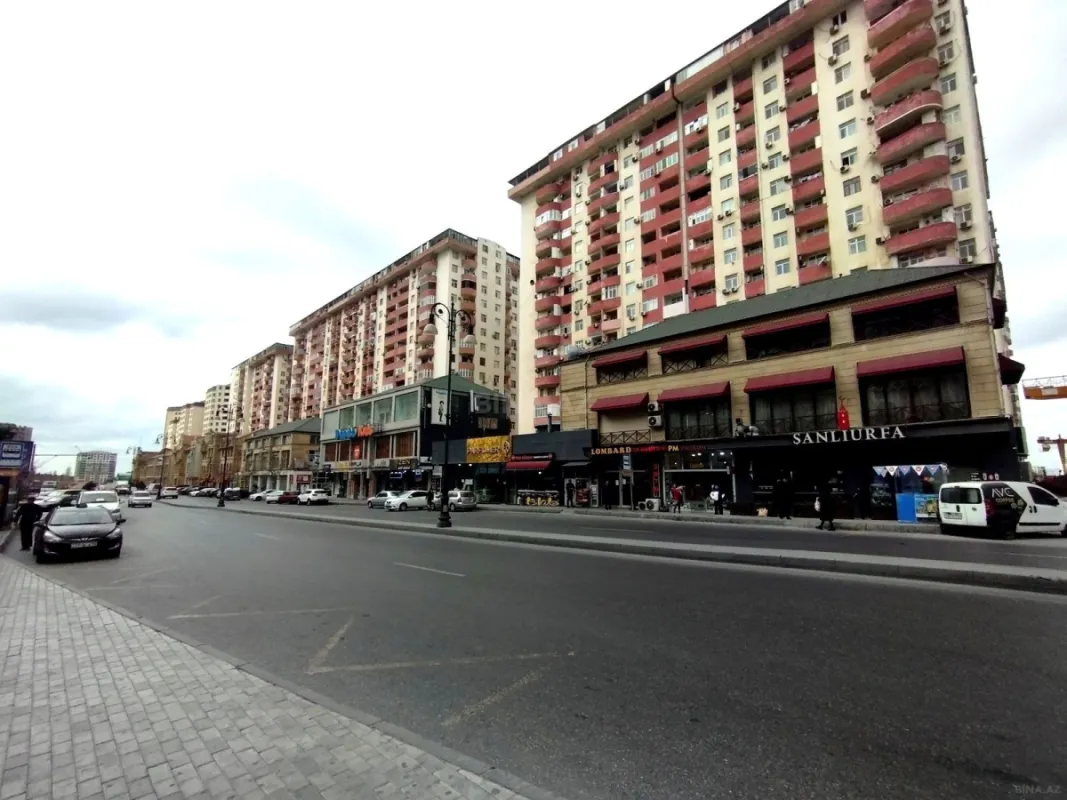 Satılır 3 otaqlı mənzil 134 m²