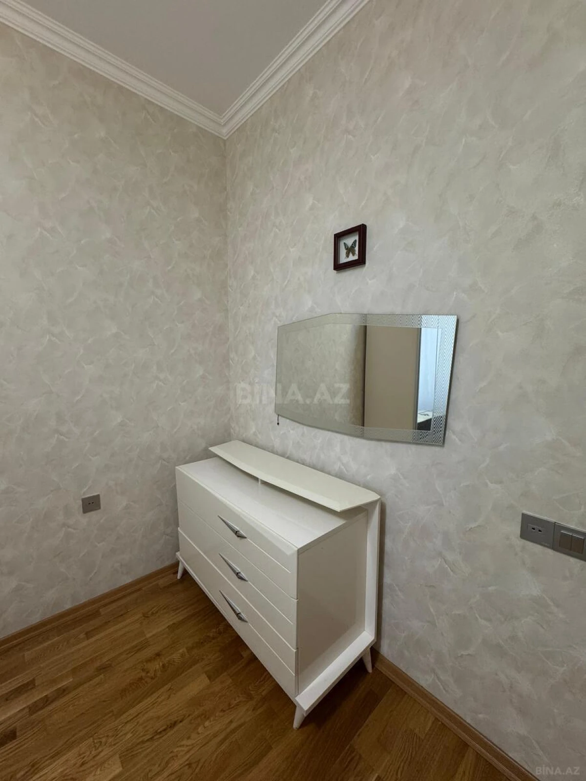 Kirayə verilir 2 otaqlı mənzil 80 m²