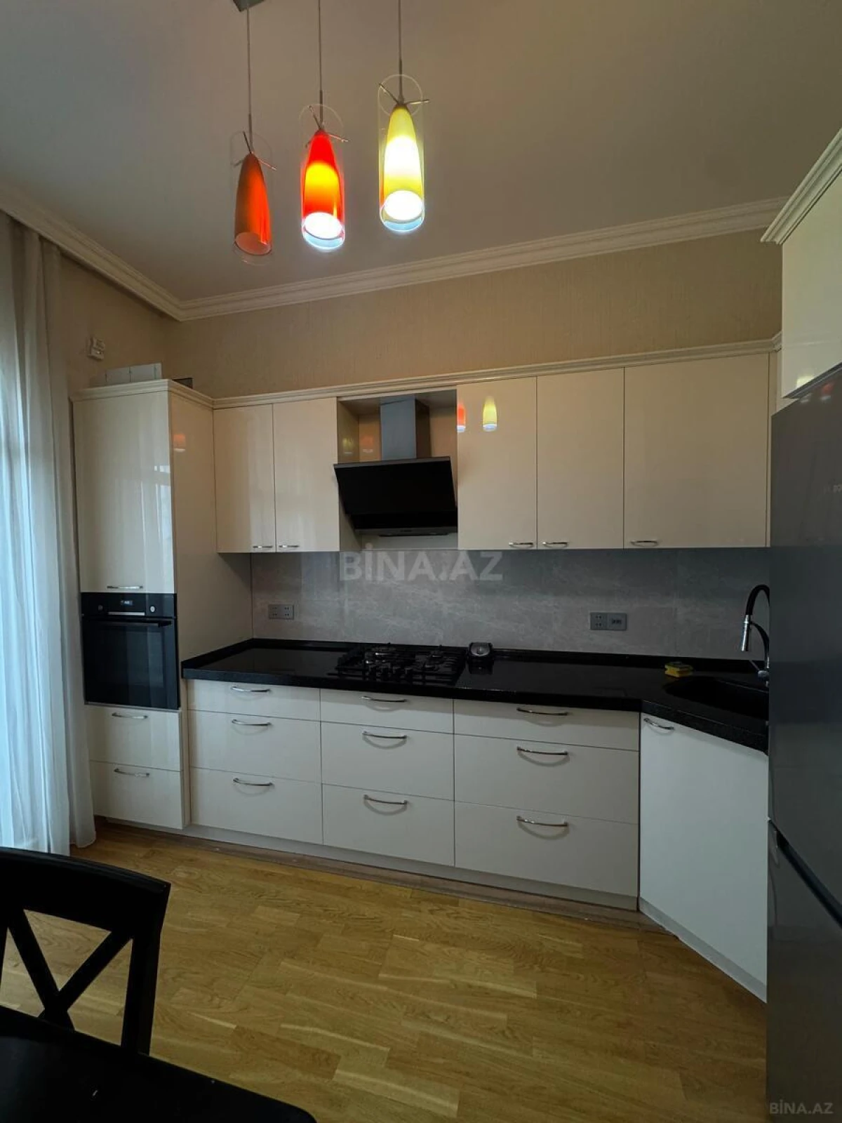 Kirayə verilir 2 otaqlı mənzil 80 m²