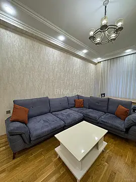 Kirayə verilir 2 otaqlı mənzil 80 m²
