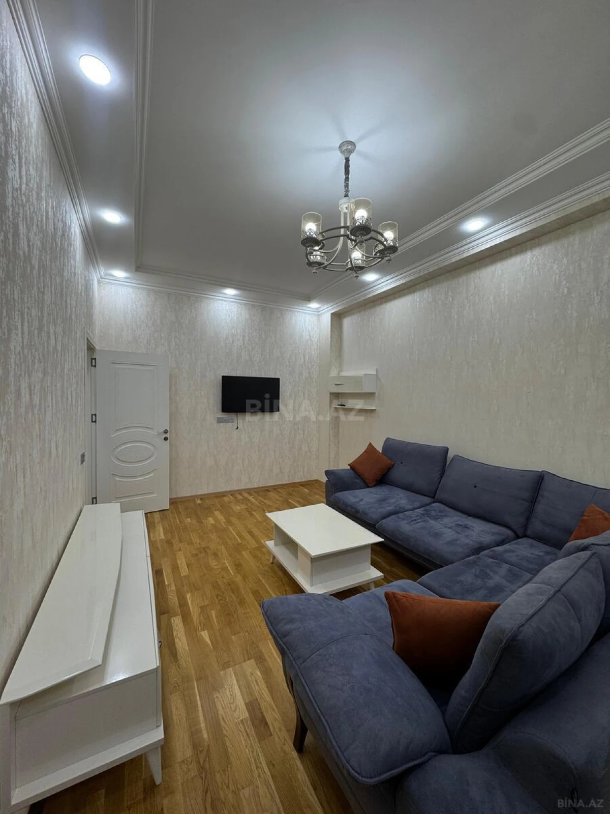 Kirayə verilir 2 otaqlı mənzil 80 m²