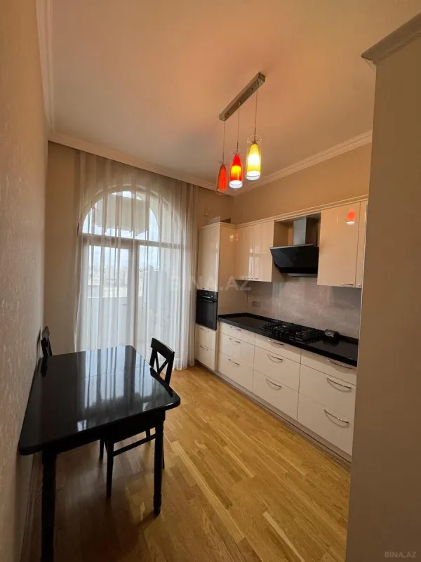 Kirayə verilir 2 otaqlı mənzil 80 m²