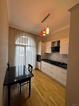 Kirayə verilir 2 otaqlı mənzil 80 m²