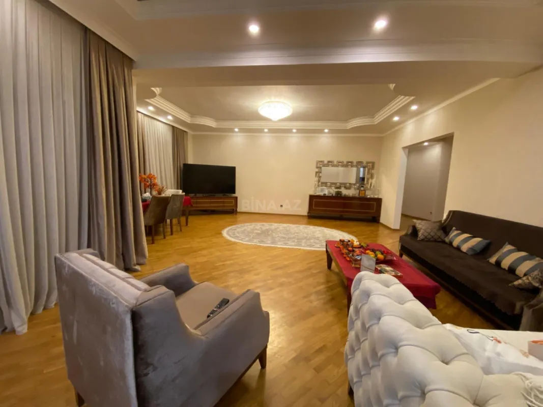 Satılır 4 otaqlı mənzil 203 m²