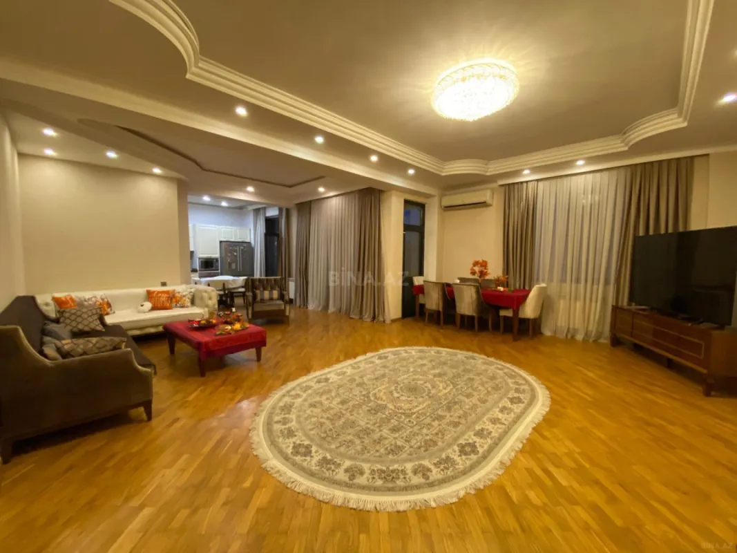 Satılır 4 otaqlı mənzil 203 m²