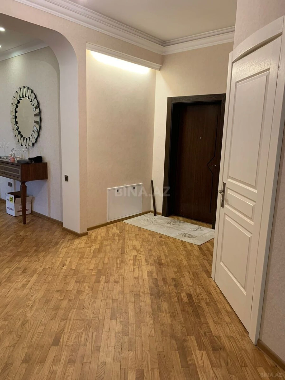 Satılır 4 otaqlı mənzil 203 m²