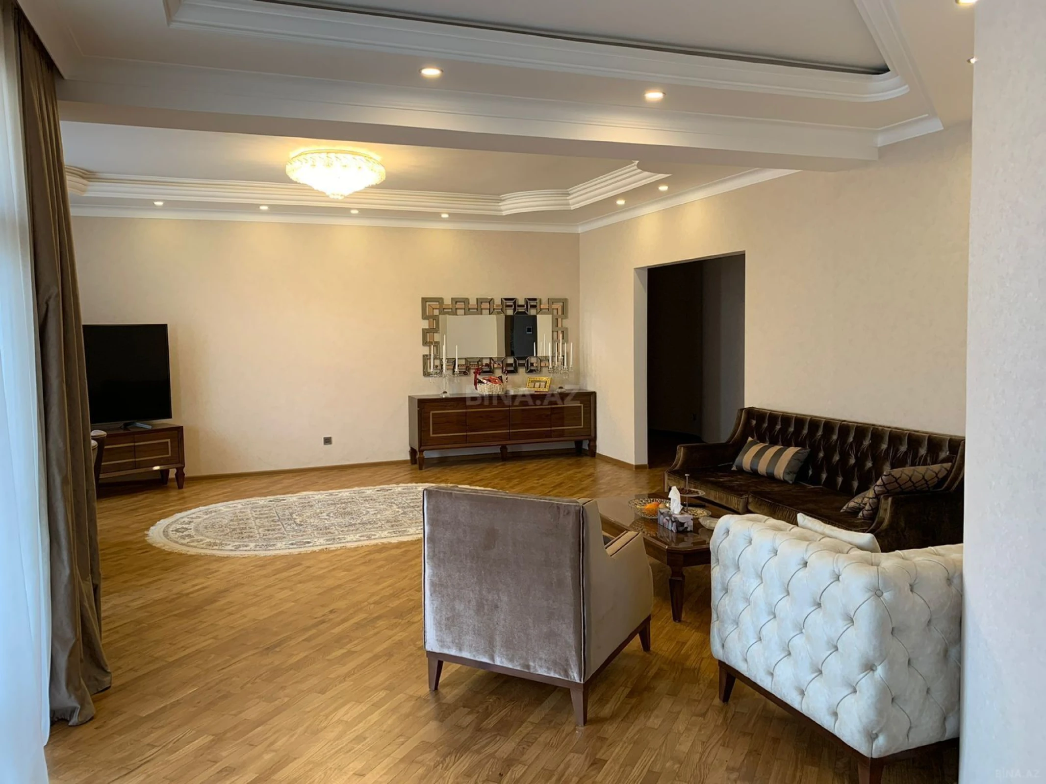 Satılır 4 otaqlı mənzil 203 m²