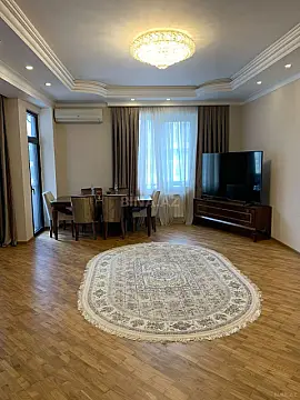Satılır 4 otaqlı mənzil 203 m²