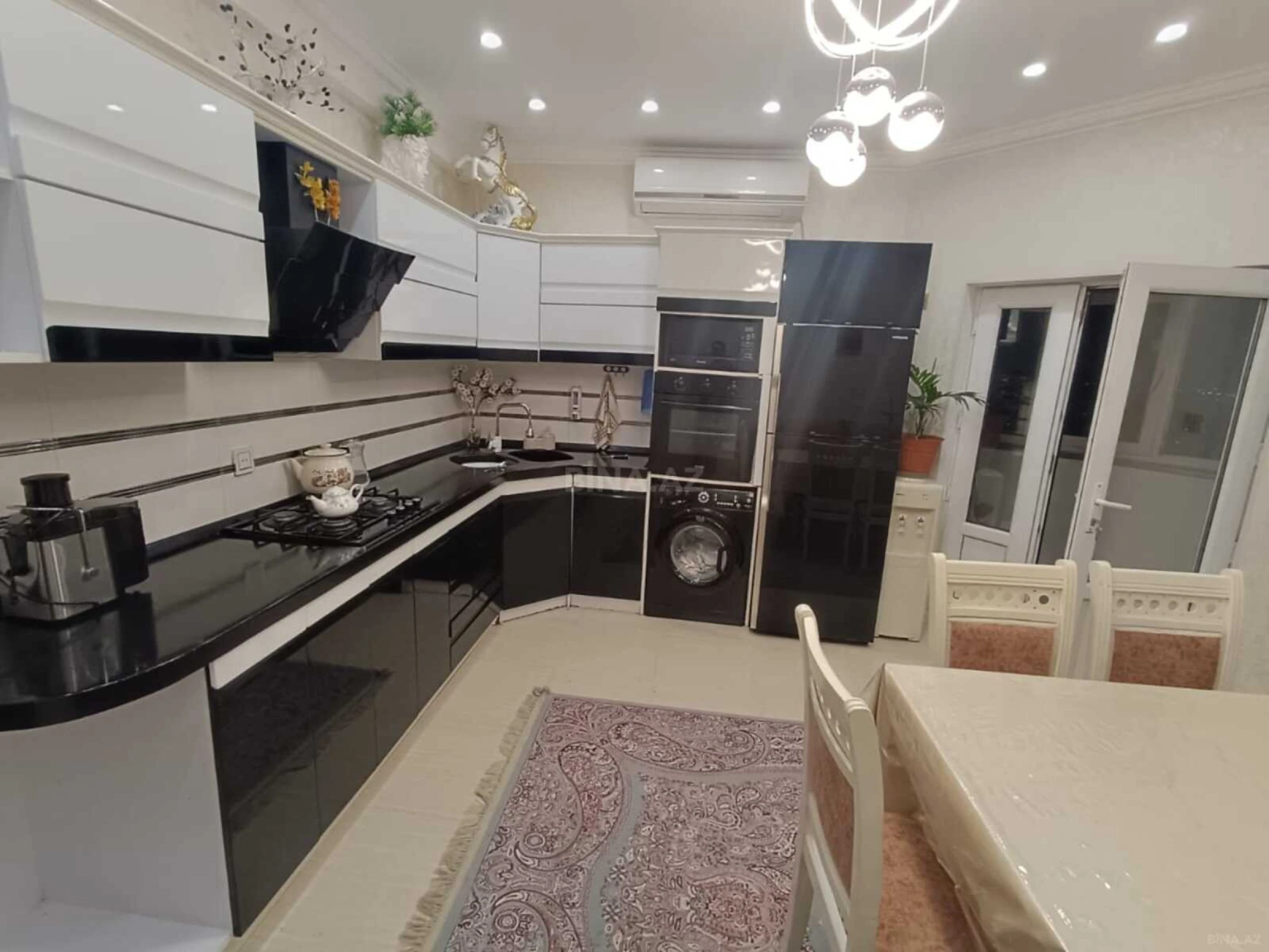 Kirayə verilir 3 otaqlı mənzil 110 m²