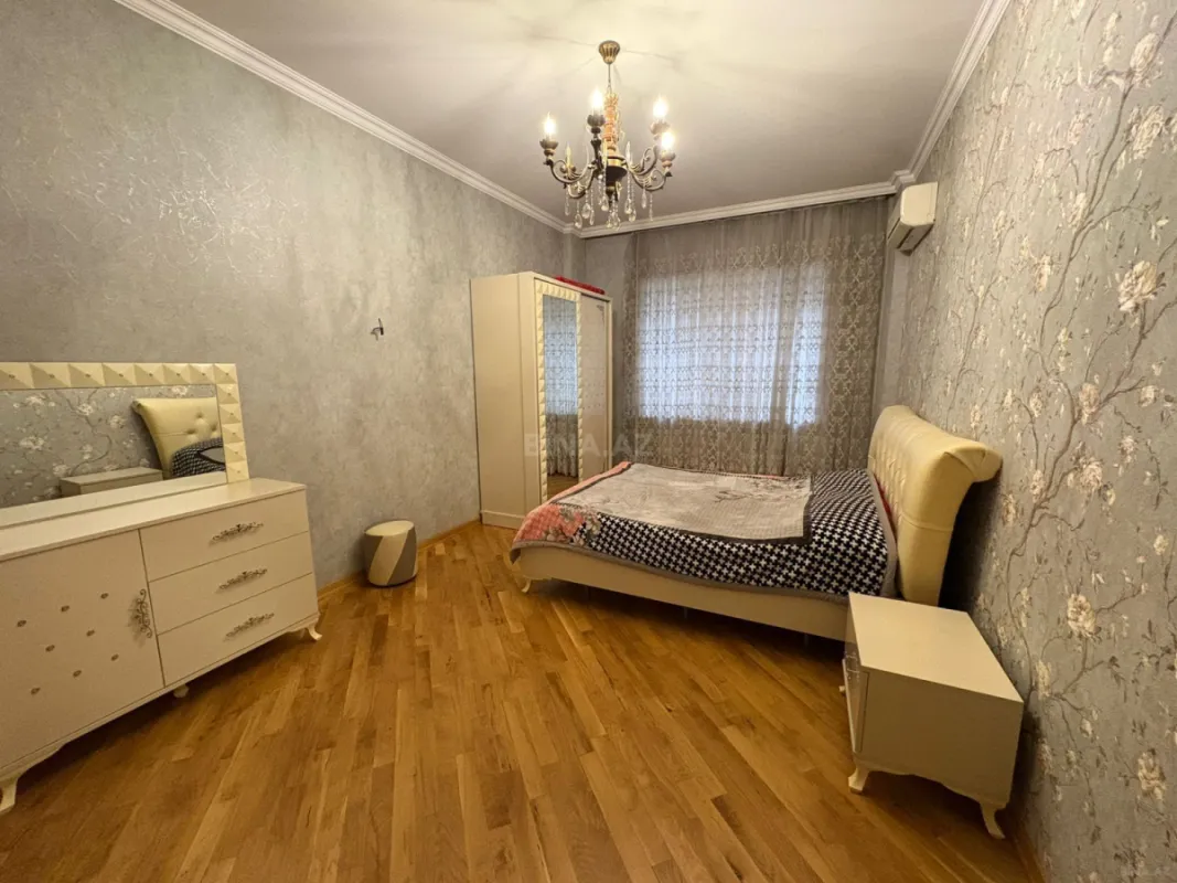 Satılır 4 otaqlı mənzil 224 m²