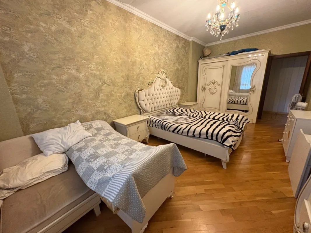 Satılır 4 otaqlı mənzil 224 m²