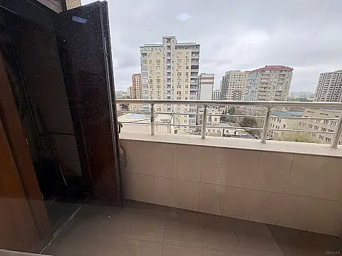Satılır 4 otaqlı mənzil 224 m²