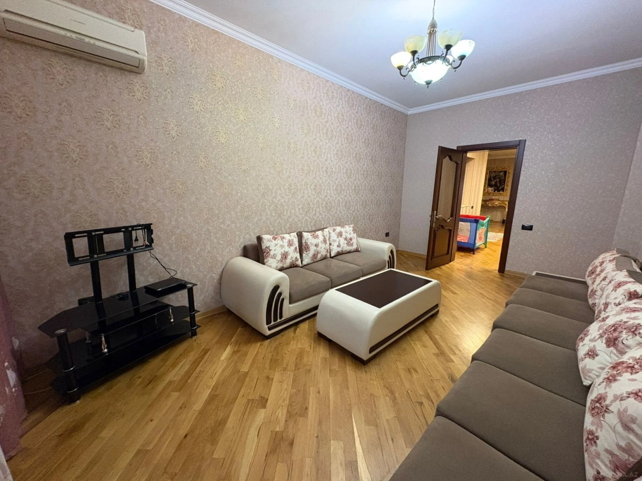 Satılır 4 otaqlı mənzil 224 m²