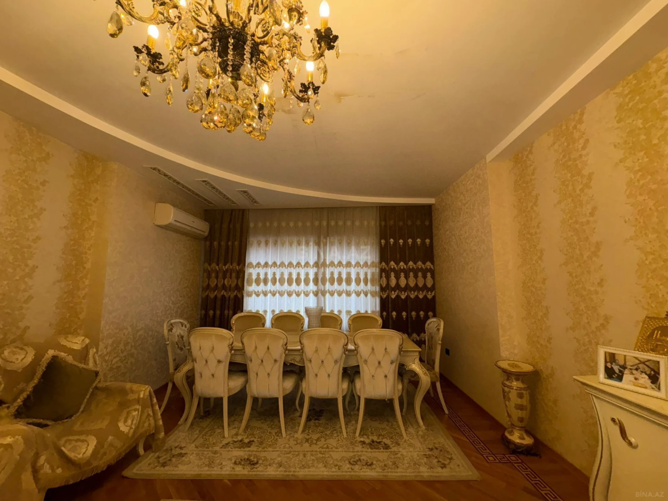 Satılır 4 otaqlı mənzil 224 m²