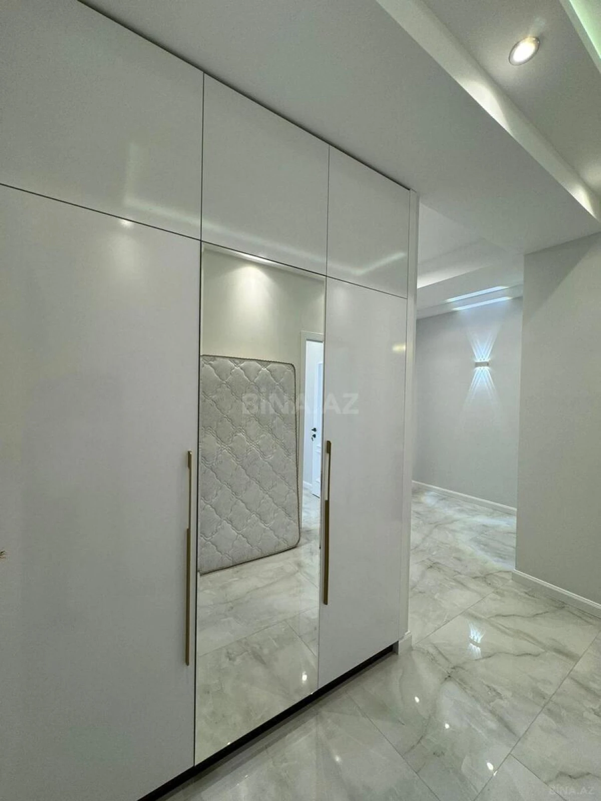 Kirayə verilir 3 otaqlı mənzil 130 m²
