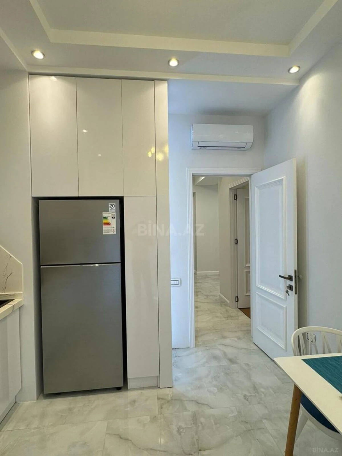 Kirayə verilir 3 otaqlı mənzil 130 m²