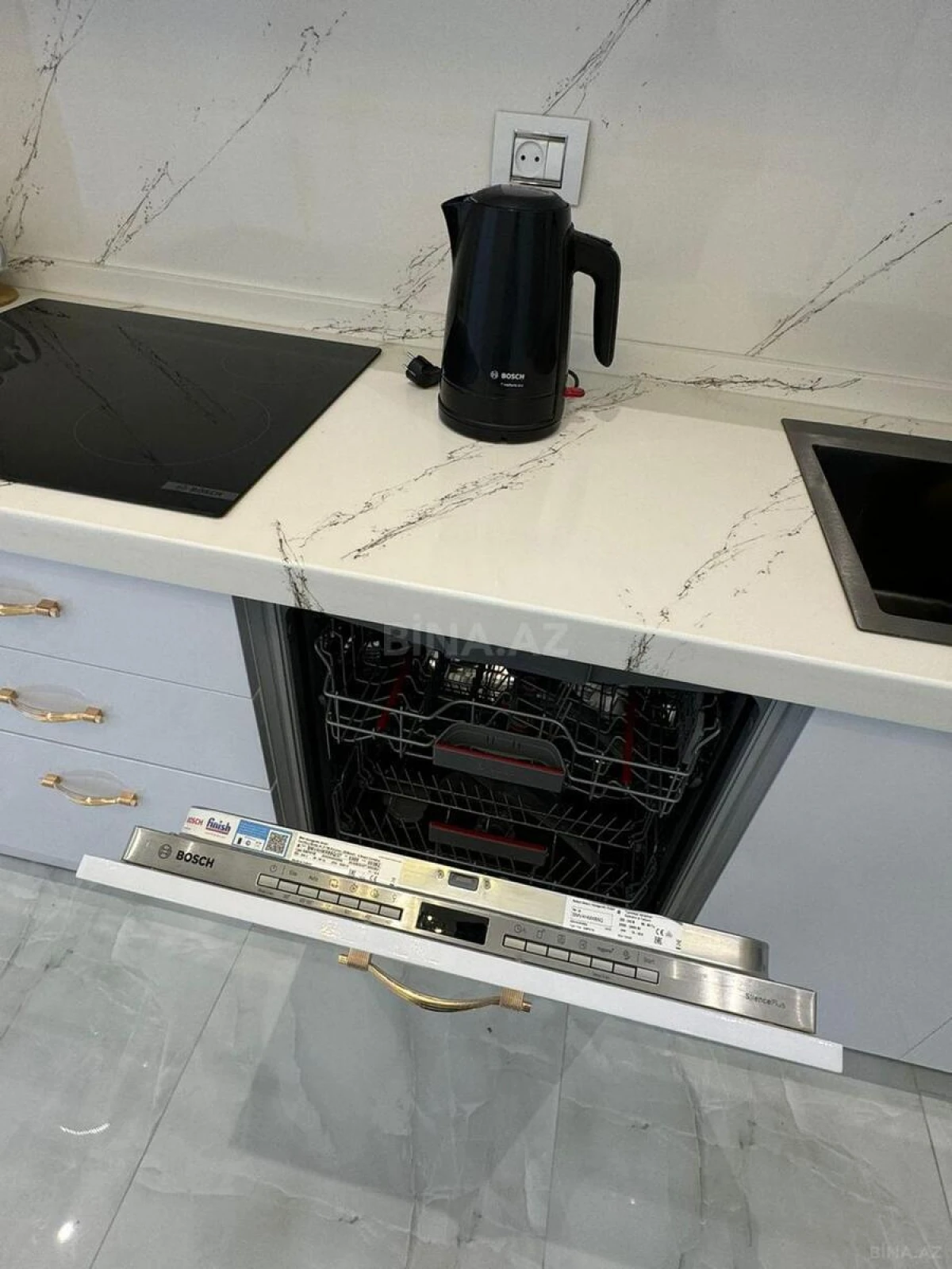 Kirayə verilir 3 otaqlı mənzil 130 m²