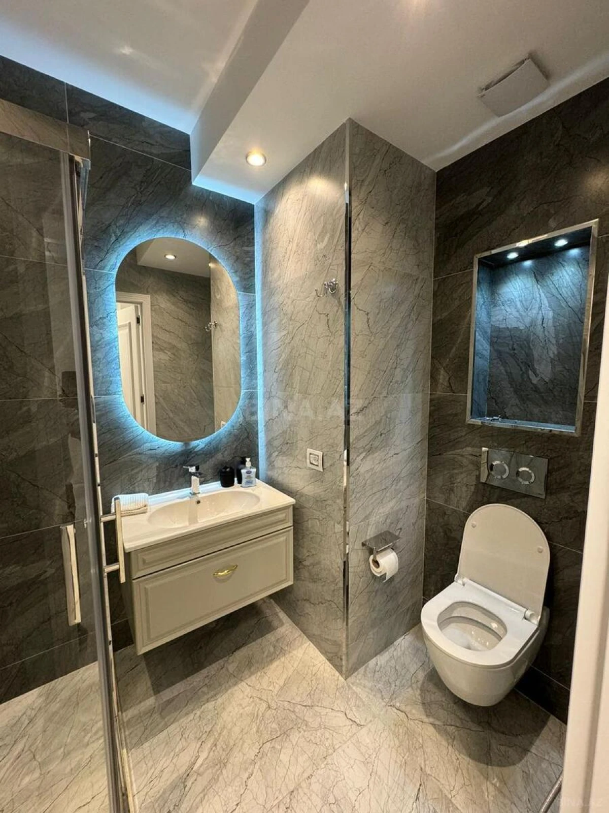Kirayə verilir 3 otaqlı mənzil 130 m²