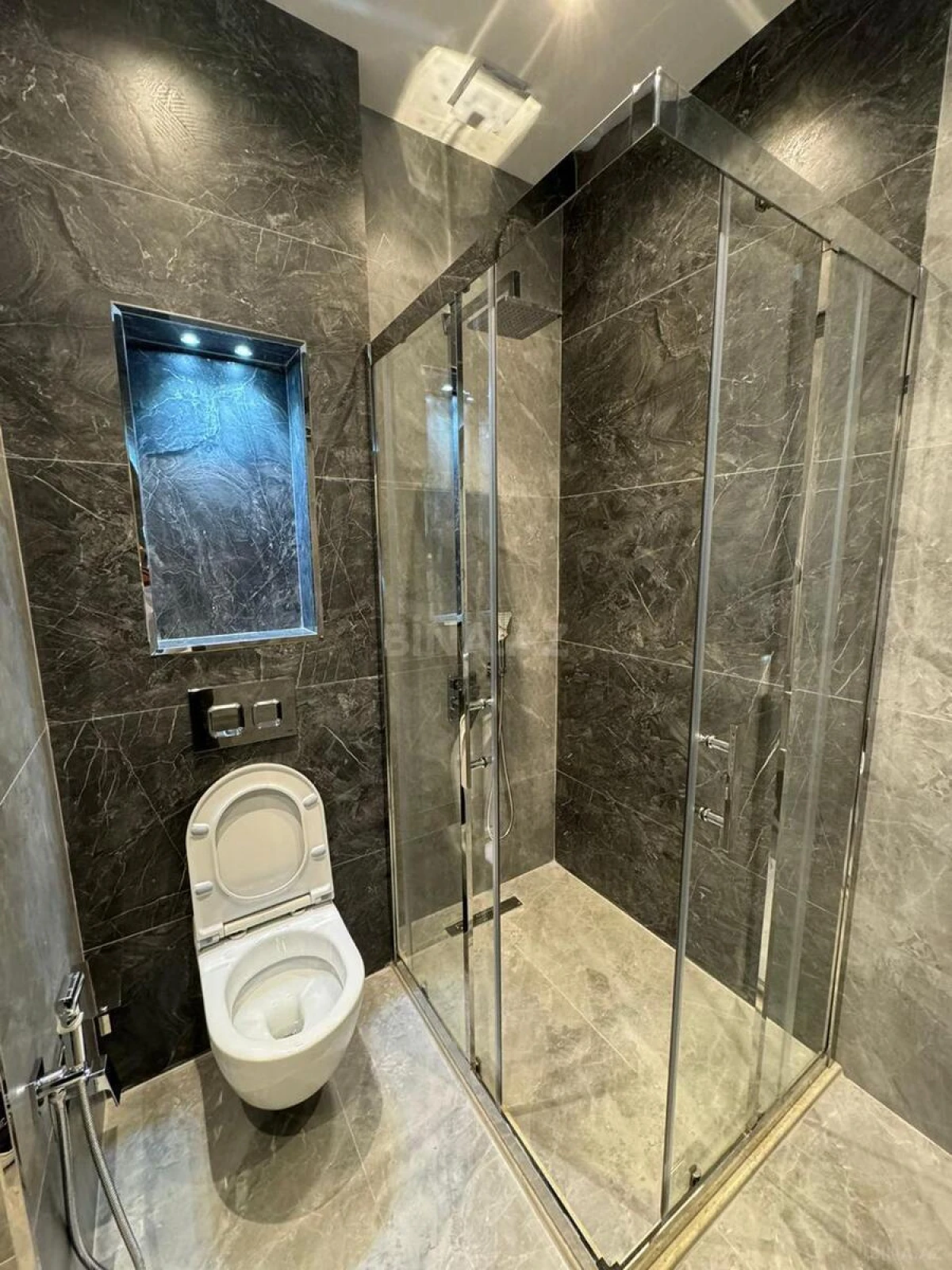 Kirayə verilir 3 otaqlı mənzil 130 m²