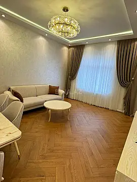 Kirayə verilir 3 otaqlı mənzil 130 m² — Bakı 3 otaq 130.00 m²